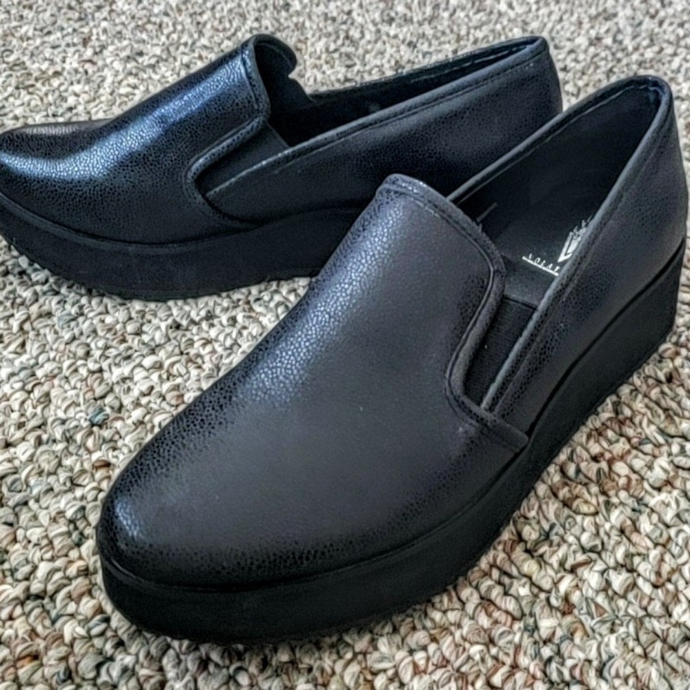 New Volcom Wedge Slides Sz 8.5